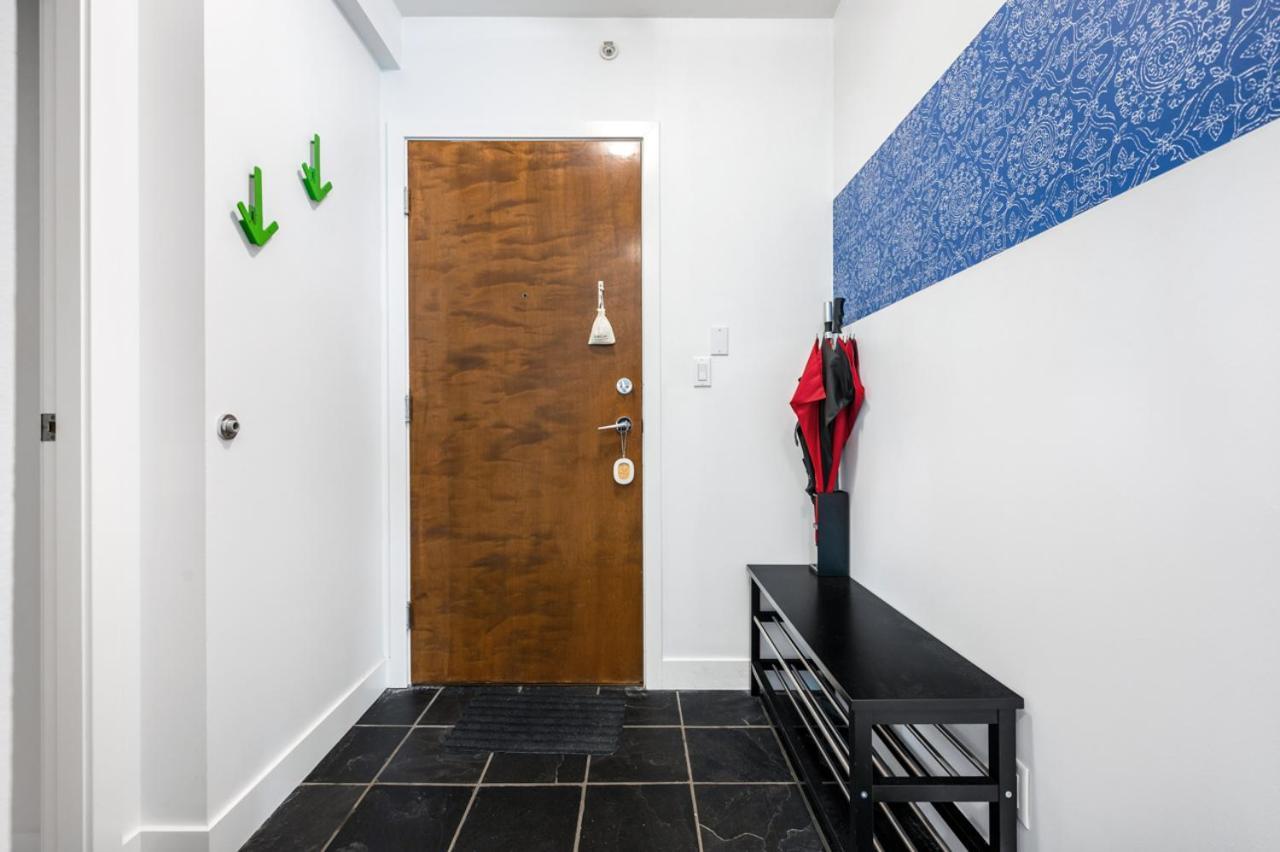 Bright 2 Bedroom Condo Downtown With Free Parking Vancouver Exterior foto